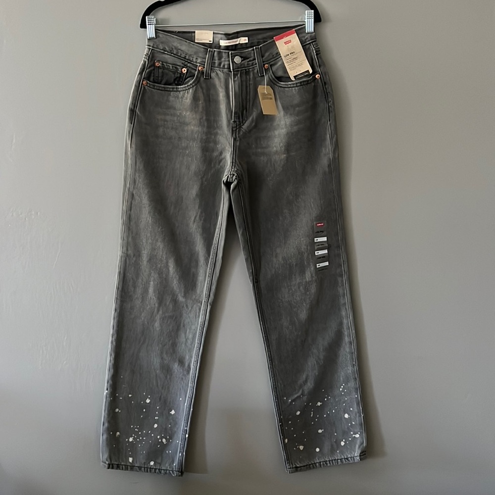 NWT. Women’s Levi’s Low Pro, Worn In Light Grey color, size 28. 100% cotton